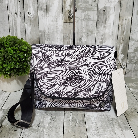 lululemon athletica Handbags - Lululemon Party Om Bag Sketchy Palms